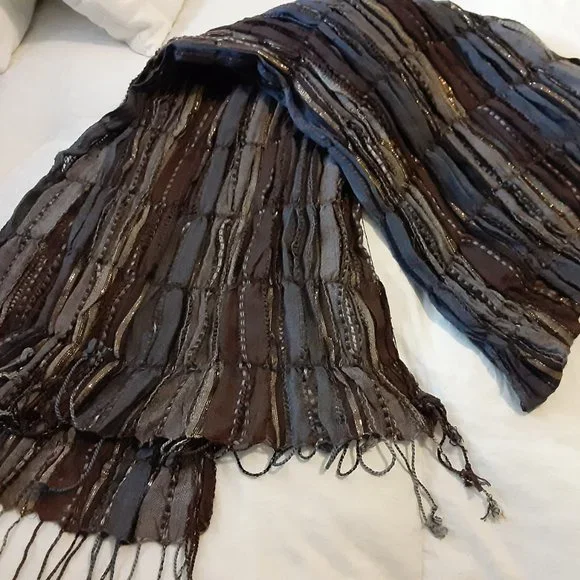 Varied scarves/wraps - Picture 3 of 7